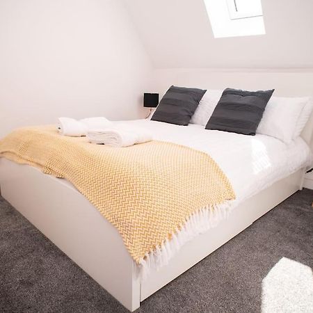 Orchid Lodge - Two Bed Generous Flat - Parking, Netflix, Wifi - Close To Blenheim Palace & Oxford - F4 Kidlington Dış mekan fotoğraf