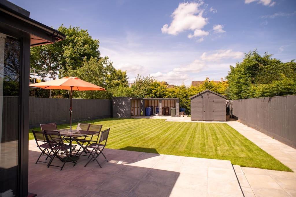 Orchid Lodge - Two Bed Generous Flat - Parking, Netflix, Wifi - Close To Blenheim Palace & Oxford - F4 Kidlington Dış mekan fotoğraf