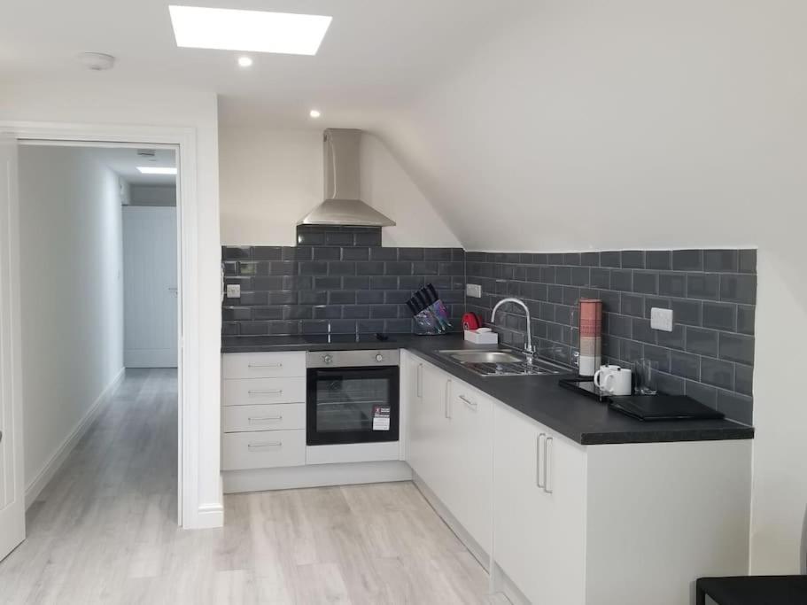Orchid Lodge - Two Bed Generous Flat - Parking, Netflix, Wifi - Close To Blenheim Palace & Oxford - F4 Kidlington Dış mekan fotoğraf