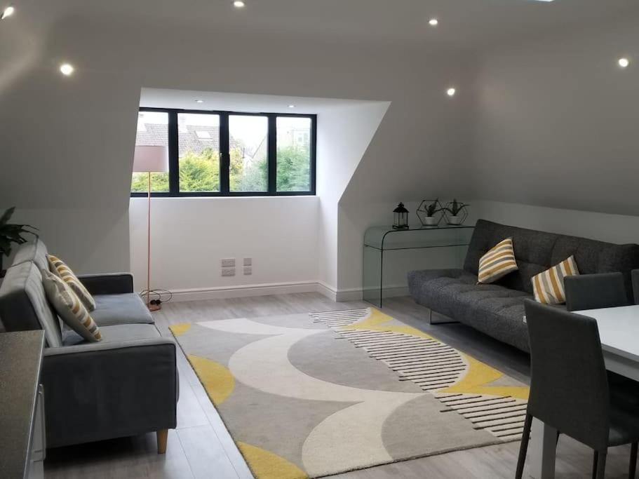 Orchid Lodge - Two Bed Generous Flat - Parking, Netflix, Wifi - Close To Blenheim Palace & Oxford - F4 Kidlington Dış mekan fotoğraf