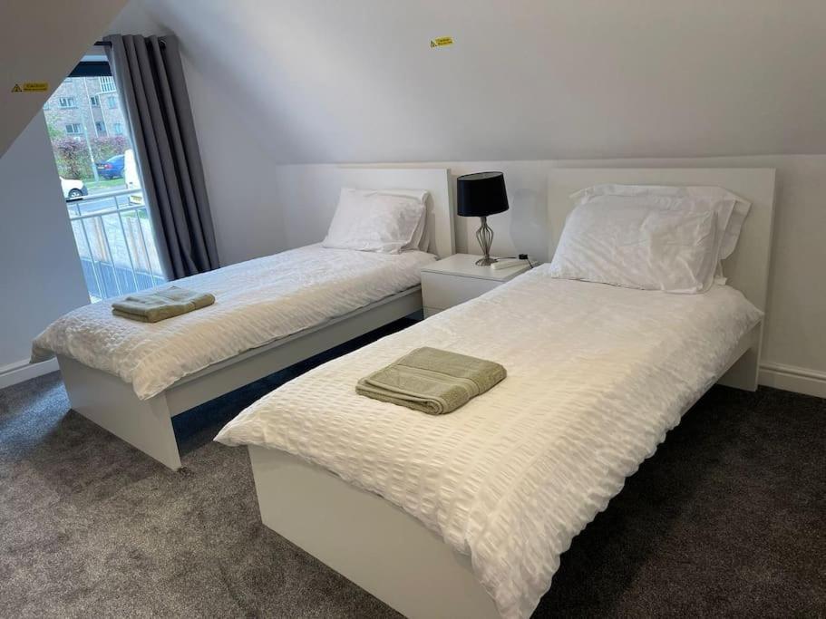 Orchid Lodge - Two Bed Generous Flat - Parking, Netflix, Wifi - Close To Blenheim Palace & Oxford - F4 Kidlington Dış mekan fotoğraf